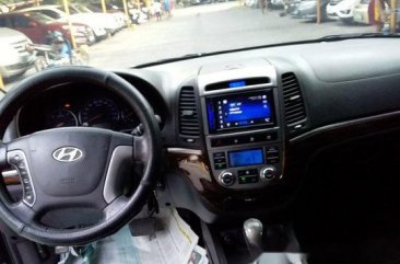 Black Hyundai Santa Fe 2012 at 67873 km for sale in Pasig