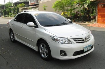 Selling Pearl White Toyota Corolla Altis 2014 Automatic Gasoline in Quezon City