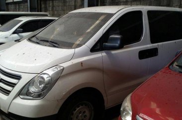 White Hyundai Grand Starex 2017 at 6000 km for sale in Makati