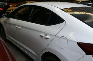 Selling White Hyundai Elantra 2016 at 14000 km in Makati