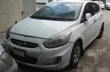 Selling White Hyundai Accent 2014 in Makati