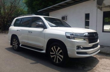 Selling Toyota Land Cruiser 2019 Automatic Diesel in Makati