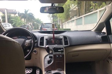 Selling Brown Toyota Venza 2010 in Manila