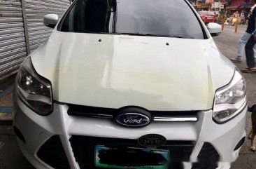 White Ford Focus 2013 at 58000 km for sale 