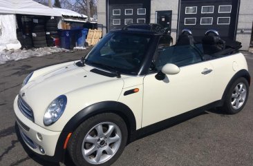 Selling White Mini Convertible 2008 in Quezon City