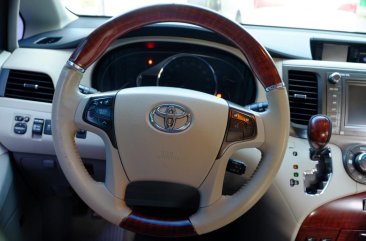 2014 Toyota Sienna for sale in Makati