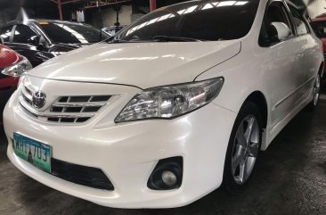 White Toyota Corolla Altis 2013 for sale in Quezon City 