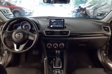 Selling 2016 Mazda 3 Hatchback in Makati 