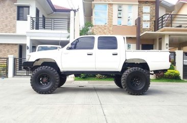 2000 Toyota Hilux for sale in San Fernando