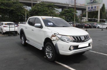 Selling White Mitsubishi Strada 2018 Automatic Diesel 