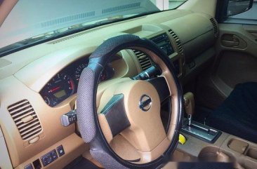 Silver Nissan Frontier Navara 2013 at 97000 km for sale