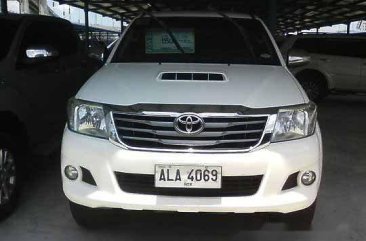 White Toyota Hilux 2015 at 35111 km for sale 