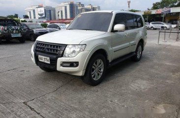 Selling White Mitsubishi Pajero 2015 at 54000 km 