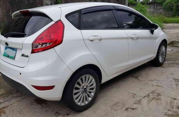 White Ford Fiesta 2013 at 86000 km for sale 