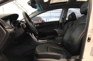 White Hyundai Sonata 2010 Automatic Gasoline for sale in Makati