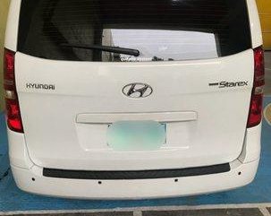 Selling White Hyundai Grand Starex 2012 at 55000 km 