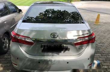 Selling Silver Toyota Corolla Altis 2014 Automatic Gasoline at 33700 km 