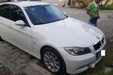 White Bmw 320I 2009 at 70000 km for sale 