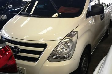 Selling White Hyundai Starex 2017 Van in Manila 