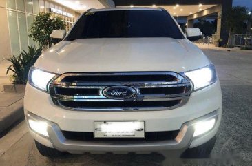 White Ford Everest 2016 at 28000 km for sale 