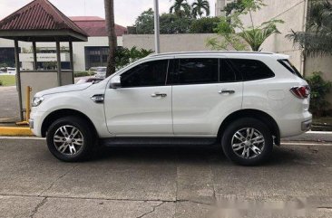 White Ford Everest 2016 at 28000 km for sale