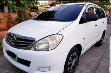 Selling White Toyota Innova 2012 Manual Diesel at 70000 km 