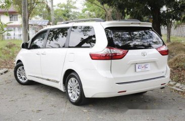 Selling White Toyota Sienna 2015 in Quezon City