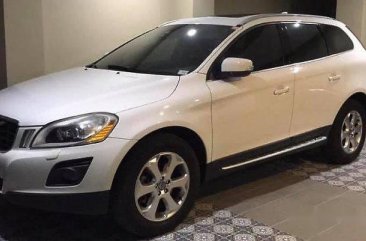 Sell White 2010 Volvo Xc60 Automatic Gasoline at 35000 km 