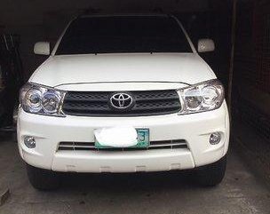 Selling White Toyota Fortuner 2009 Automatic Gasoline