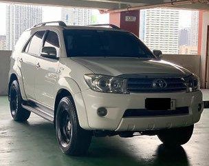 Sell White 2010 Toyota Fortuner Automatic Gasoline at 80000 km