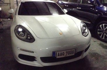 White Porsche Panamera 2014 at 11000 km for sale