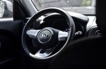 Grey Kia Soul 2016 at 35000 km for sale