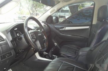 Silver Isuzu D-Max 2015 at 25000 km for sale 