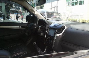 Silver Isuzu D-Max 2015 at 25000 km for sale 