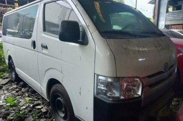 Selling White Toyota Hiace 2017 in Makati 