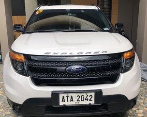 White Ford Explorer 2015 at 40000 km for sale