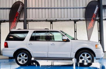 Sell White 2003 Ford Expedition at 92000 km 