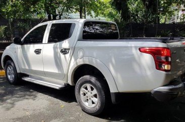 Selling White Mitsubishi Strada 2015 Manual Diesel 