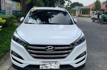 White Hyundai Tucson 2018 at 20000 km for sale 