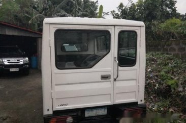 Sell White 2013 Hyundai H-100 Manual Diesel at 68000 km