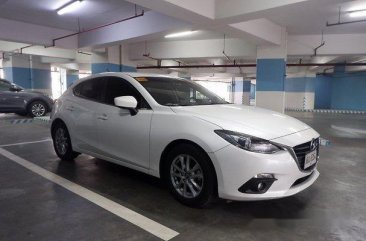 Selling White Mazda 3 2014 Automatic Gasoline at 30000 km