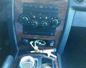 Green Jeep Commander 2008 at 109000 km for sale 