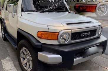 White Toyota Fj Cruiser 2015 at 5000 km for sale 