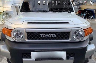 White Toyota Fj Cruiser 2015 at 5000 km for sale 