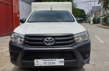 White Toyota Hilux 2016 at 32000 km for sale 