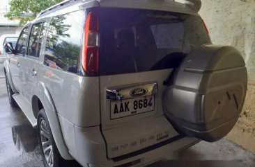 White Ford Everest 2014 at 88000 km for sale