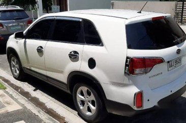 Selling White Kia Sorento 2014 at 63000 km