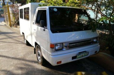 Selling White Mitsubishi L300 2010 Quezon City