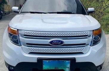 Selling White Ford Explorer 2013 at 29000 km 