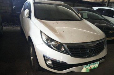 Selling White Kia Sportage 2012 at 87000 km 